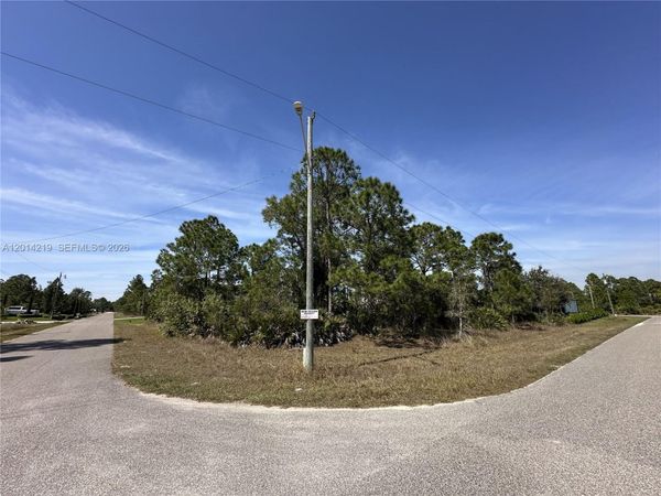 2900 33rd St W , Lehigh Acres, FL 33971