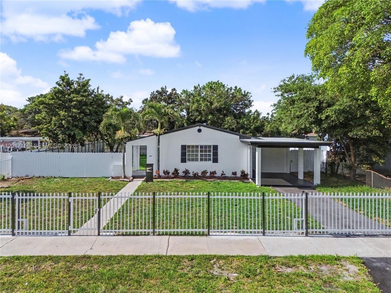 580 NW 194th Ter , Miami Gardens, FL 33169 Photo