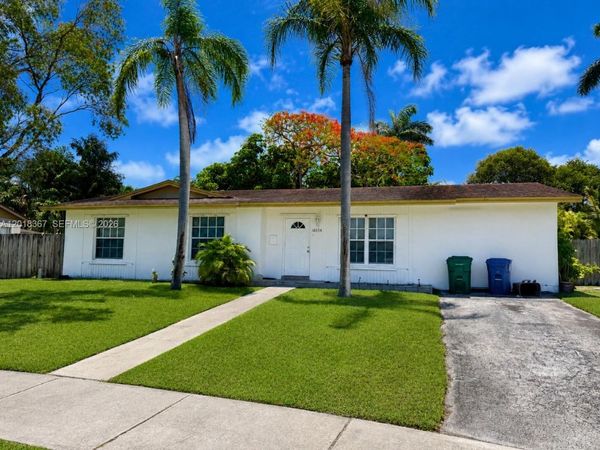 18054 SW 92nd Ct , Palmetto Bay, FL 33157