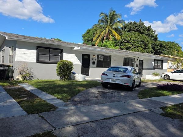 525 NE 132nd Ter , North Miami, FL 33161