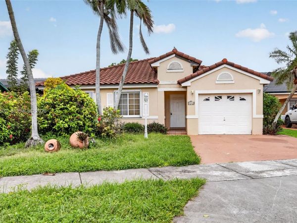 8462 SW 158th Ct, Miami, FL 33193
