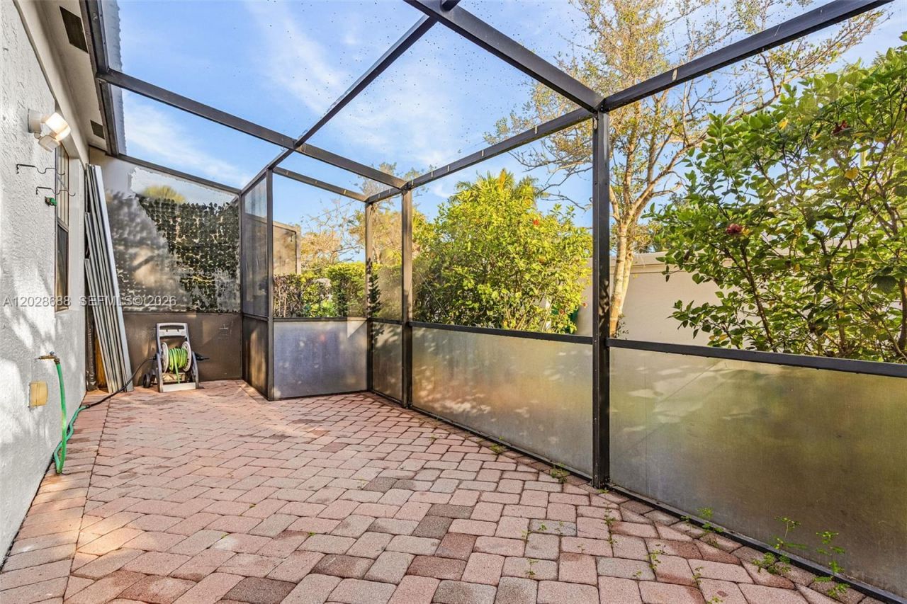 7542 Bristol Cir, Naples, FL 34120 Photo