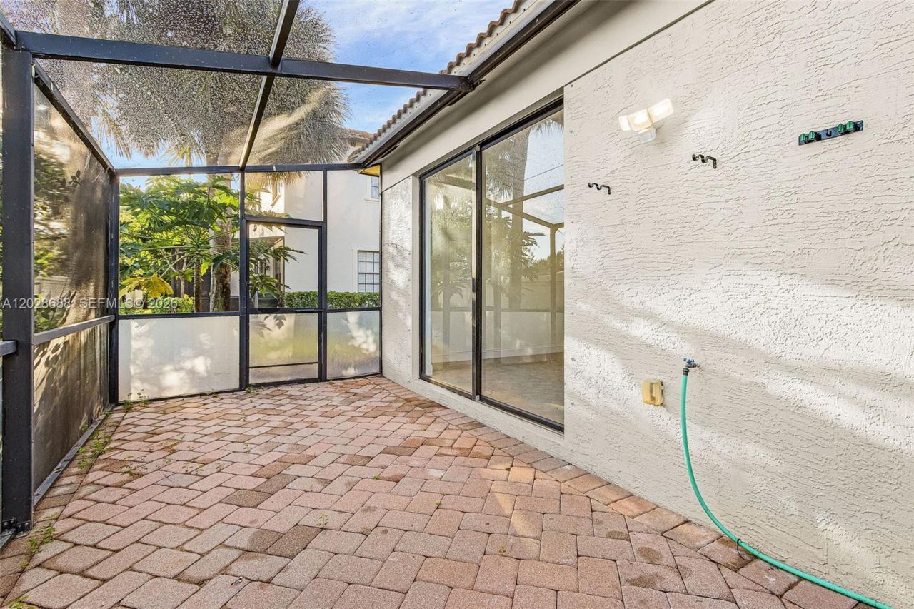 7542 Bristol Cir, Naples, FL 34120 Photo