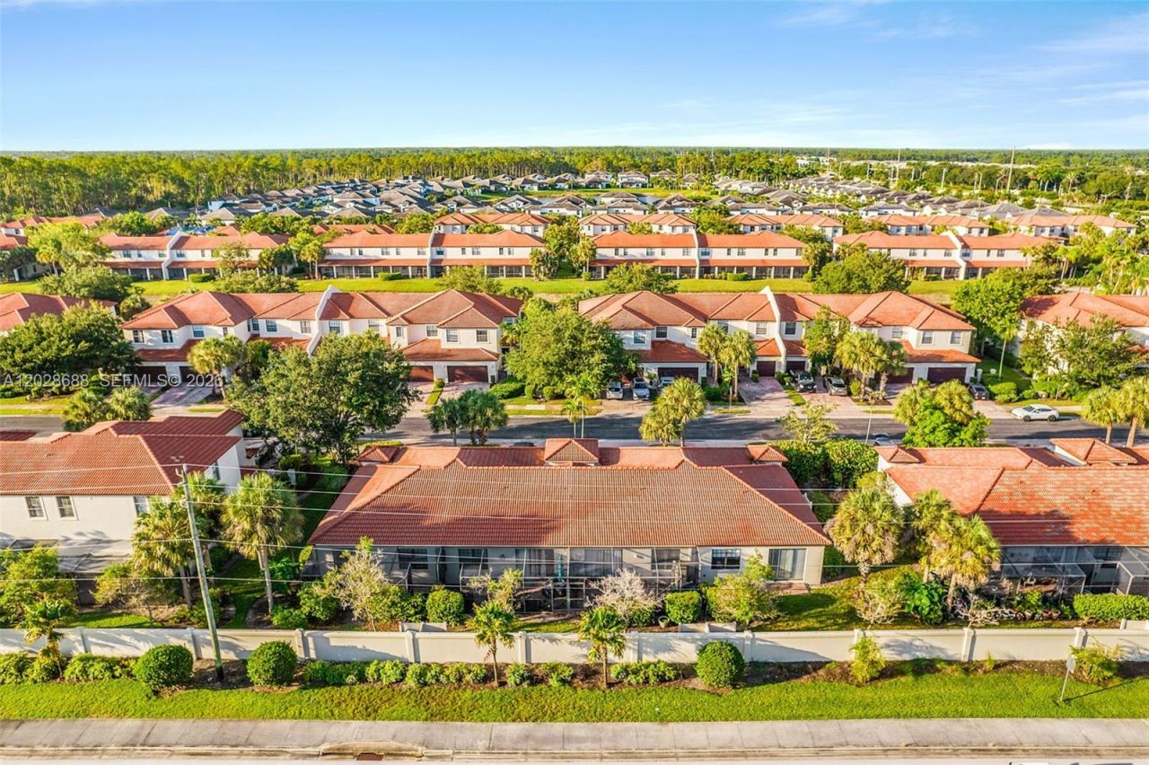 7542 Bristol Cir, Naples, FL 34120 Photo