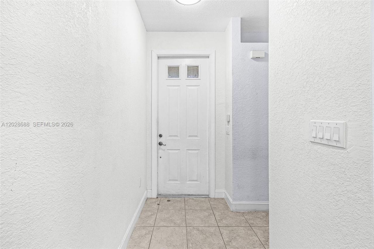 7542 Bristol Cir, Naples, FL 34120 Photo