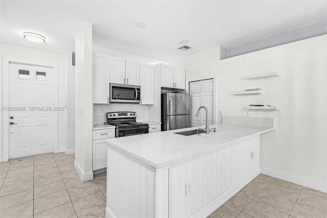 7542 Bristol Cir, Naples, FL 34120 Photo