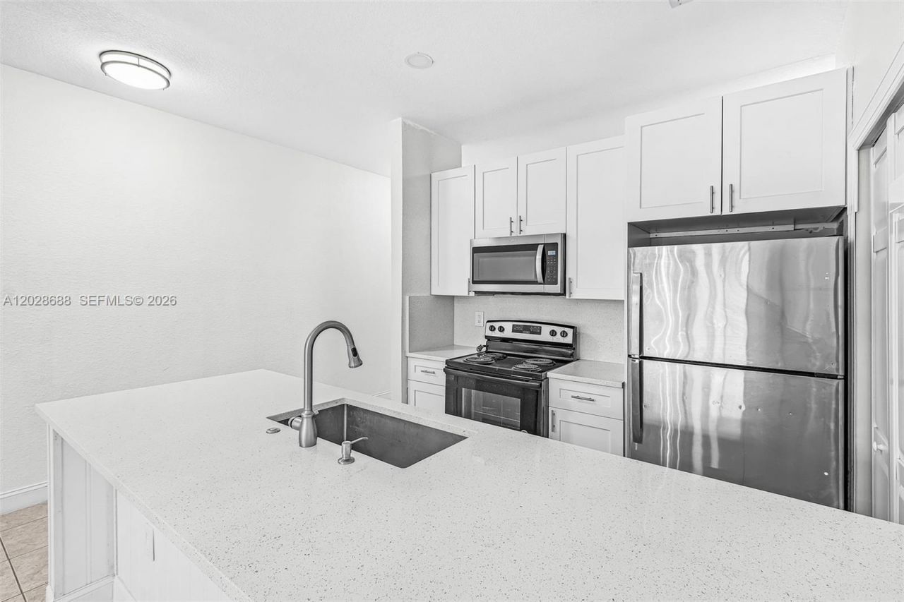 7542 Bristol Cir, Naples, FL 34120 Photo
