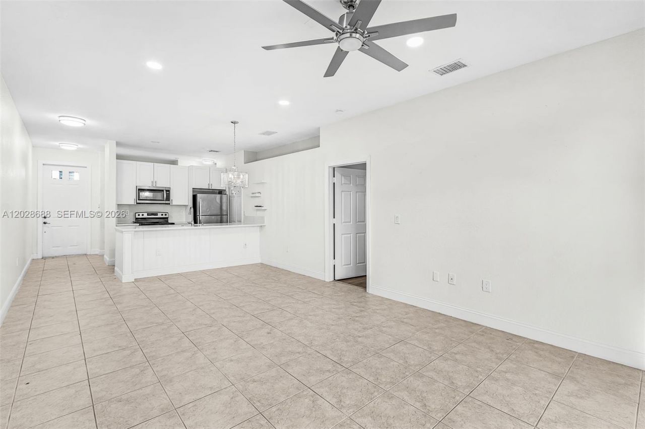 7542 Bristol Cir, Naples, FL 34120 Photo