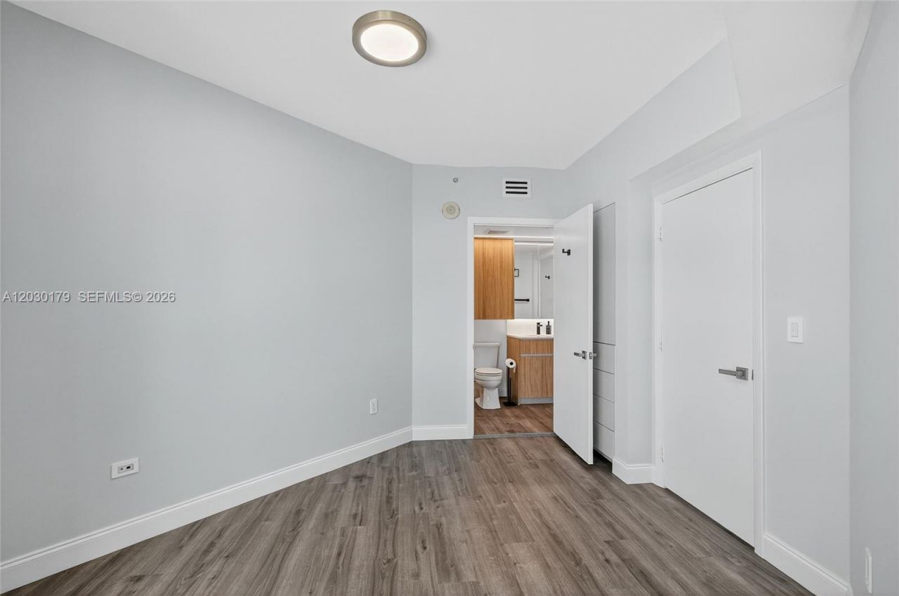 350 S Miami Ave , Unit 1705, Miami, FL 33130 Photo