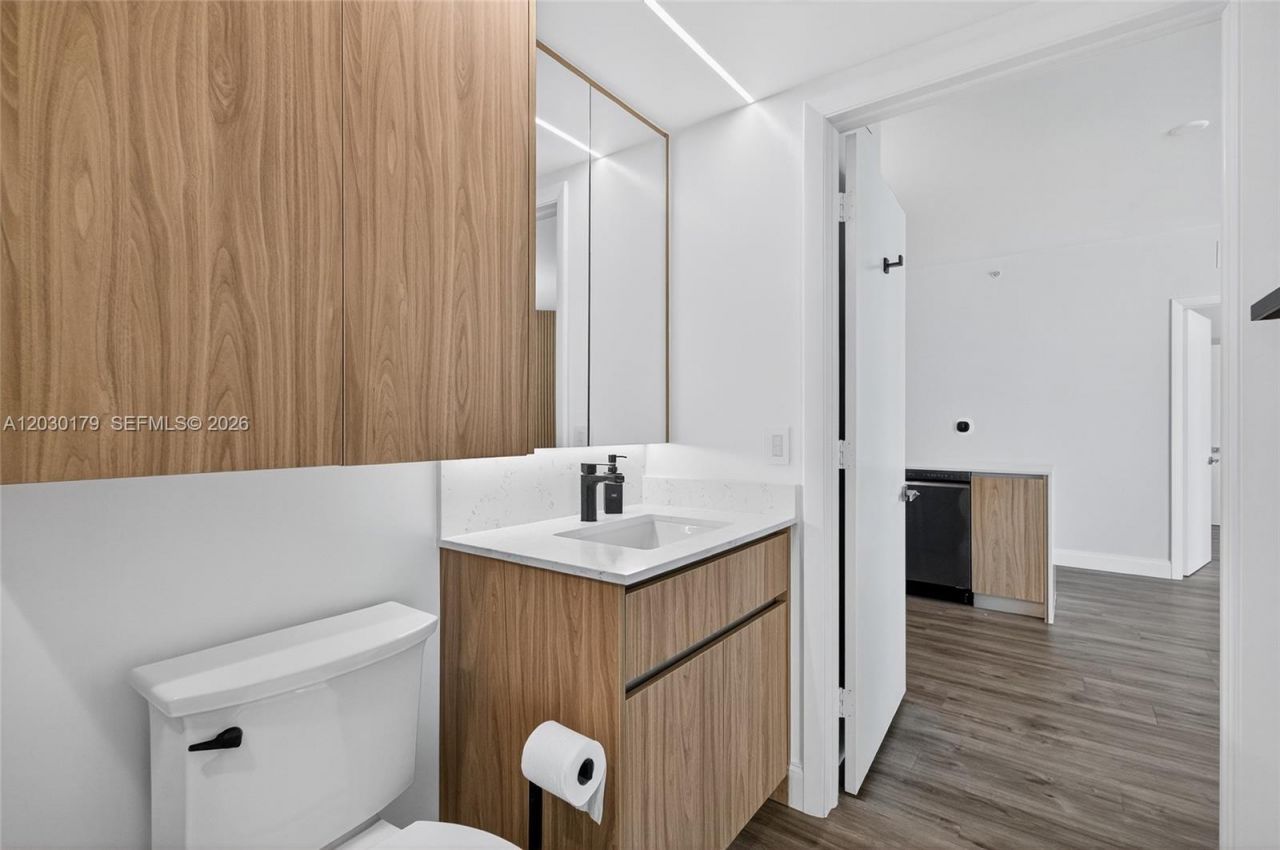 350 S Miami Ave , Unit 1705, Miami, FL 33130 Photo