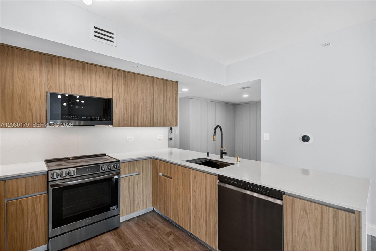 350 S Miami Ave , Unit 1705, Miami, FL 33130 Photo