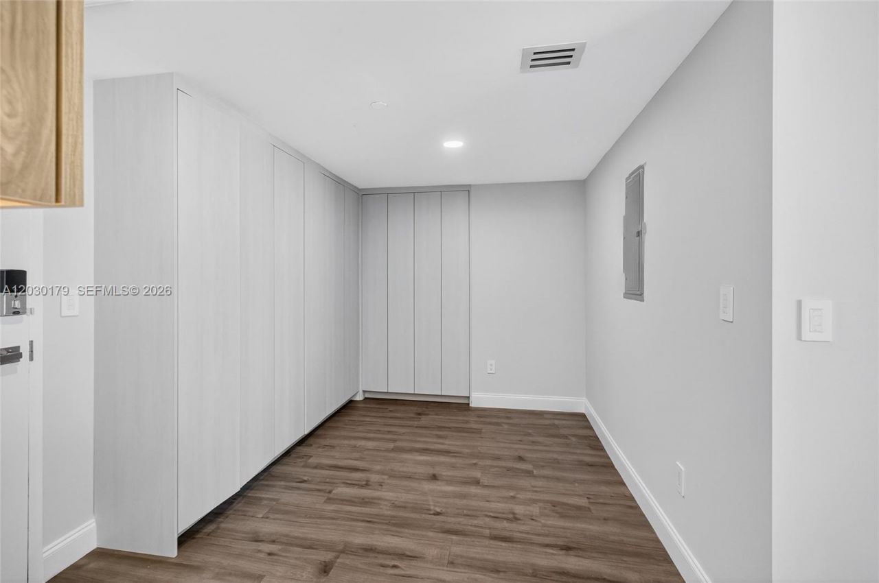 350 S Miami Ave , Unit 1705, Miami, FL 33130 Photo
