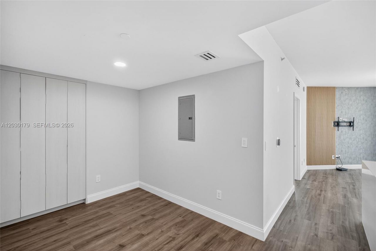 350 S Miami Ave , Unit 1705, Miami, FL 33130 Photo