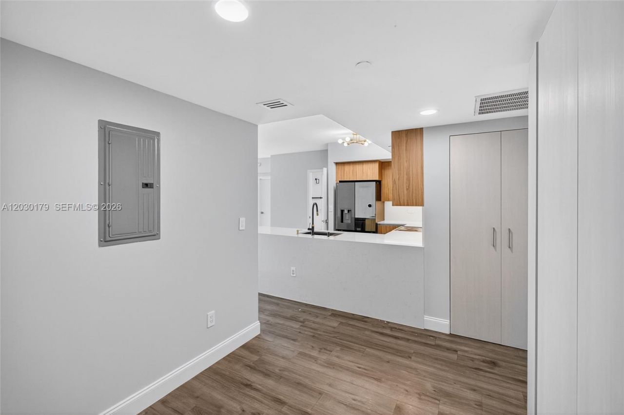 350 S Miami Ave , Unit 1705, Miami, FL 33130 Photo