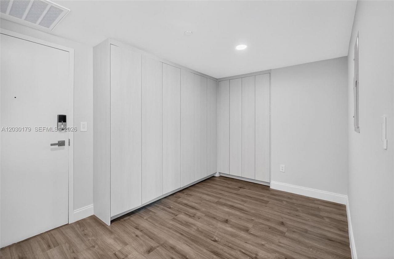 350 S Miami Ave , Unit 1705, Miami, FL 33130 Photo