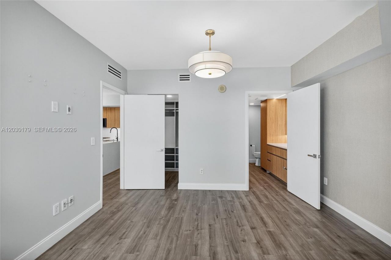 350 S Miami Ave , Unit 1705, Miami, FL 33130 Photo