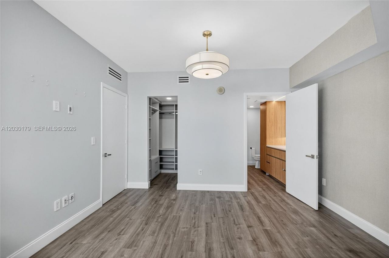 350 S Miami Ave , Unit 1705, Miami, FL 33130 Photo