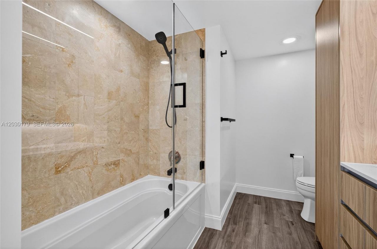350 S Miami Ave , Unit 1705, Miami, FL 33130 Photo