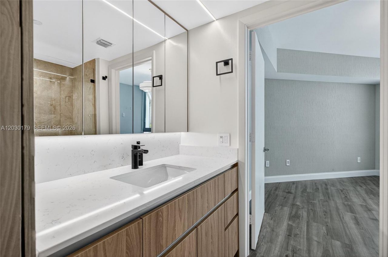 350 S Miami Ave , Unit 1705, Miami, FL 33130 Photo