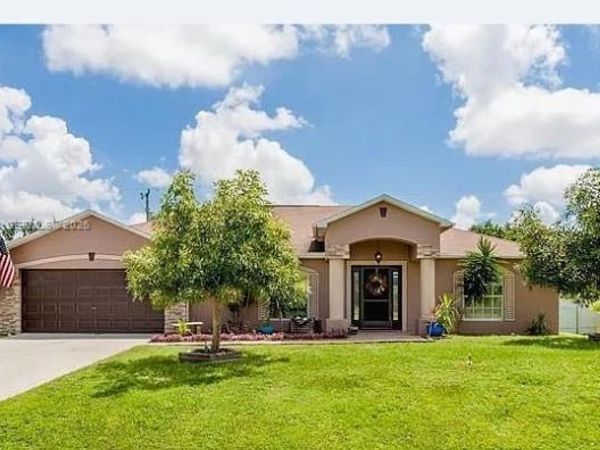 403 SW 28th PL , Cape Coral, FL 33991