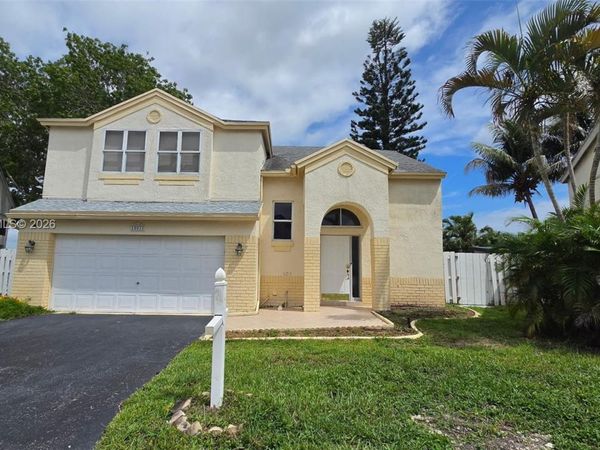 10931 SW 10th Place , Davie, FL 33324