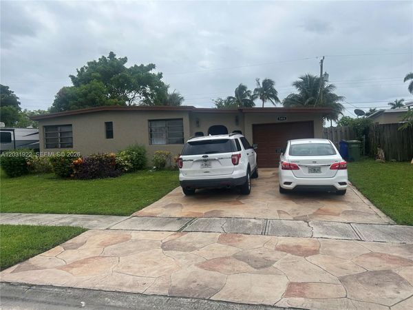 5808 NW 20th St , Margate, FL 33063