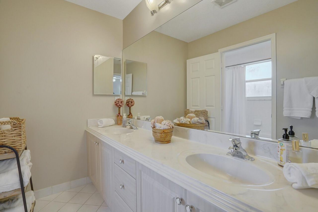 2176 Bellcrest Circle , Royal Palm Beach, FL 33411 Photo