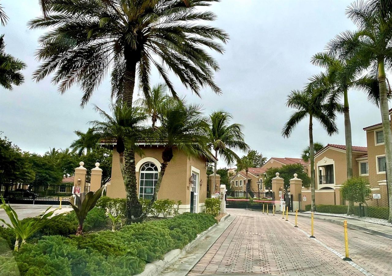 8010 N Nob Hill Road , Unit 106, Tamarac, FL 33321 Photo