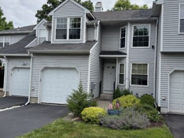 4 Delaware Ln, Branchburg, NJ 08876