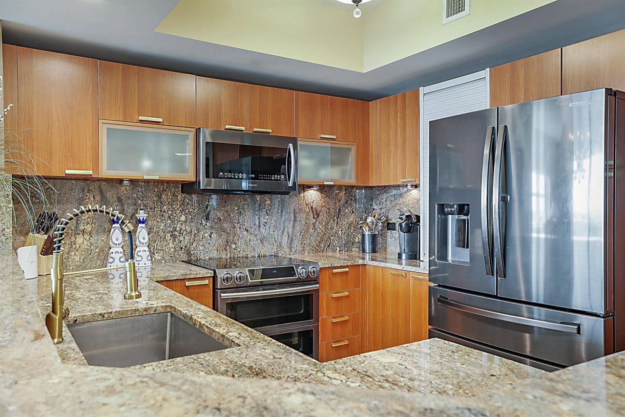 2640 Lake Shore Drive , Unit 1416, Riviera Beach, FL 33404 Photo