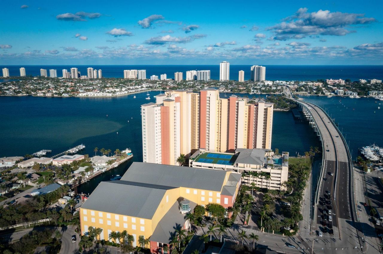 2640 Lake Shore Drive , Unit 1416, Riviera Beach, FL 33404 Photo