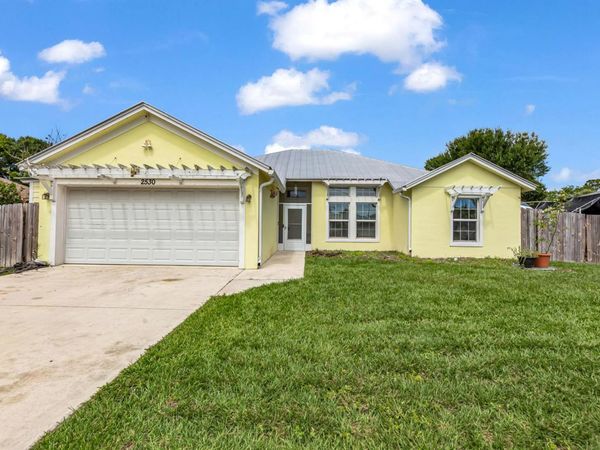 2530 SE Hemsing Street , Port St. Lucie, FL 34984