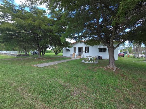 145 SW 3rd Avenue , Florida City, FL 33034