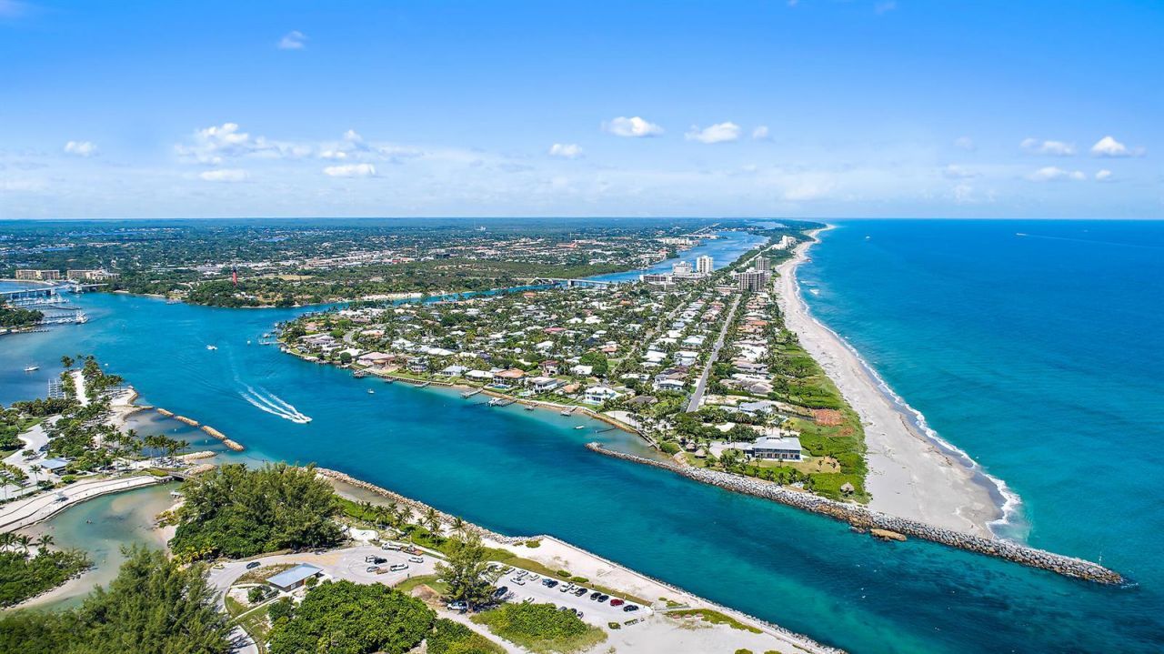200 Beach Road , Unit 202, Tequesta, FL 33469 Photo