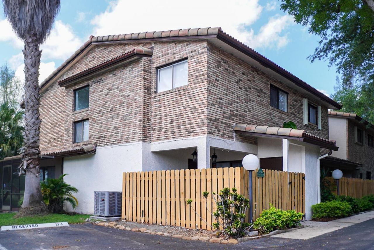 12471 NW 3rd Street , Unit D1, Plantation, FL 33325 Photo