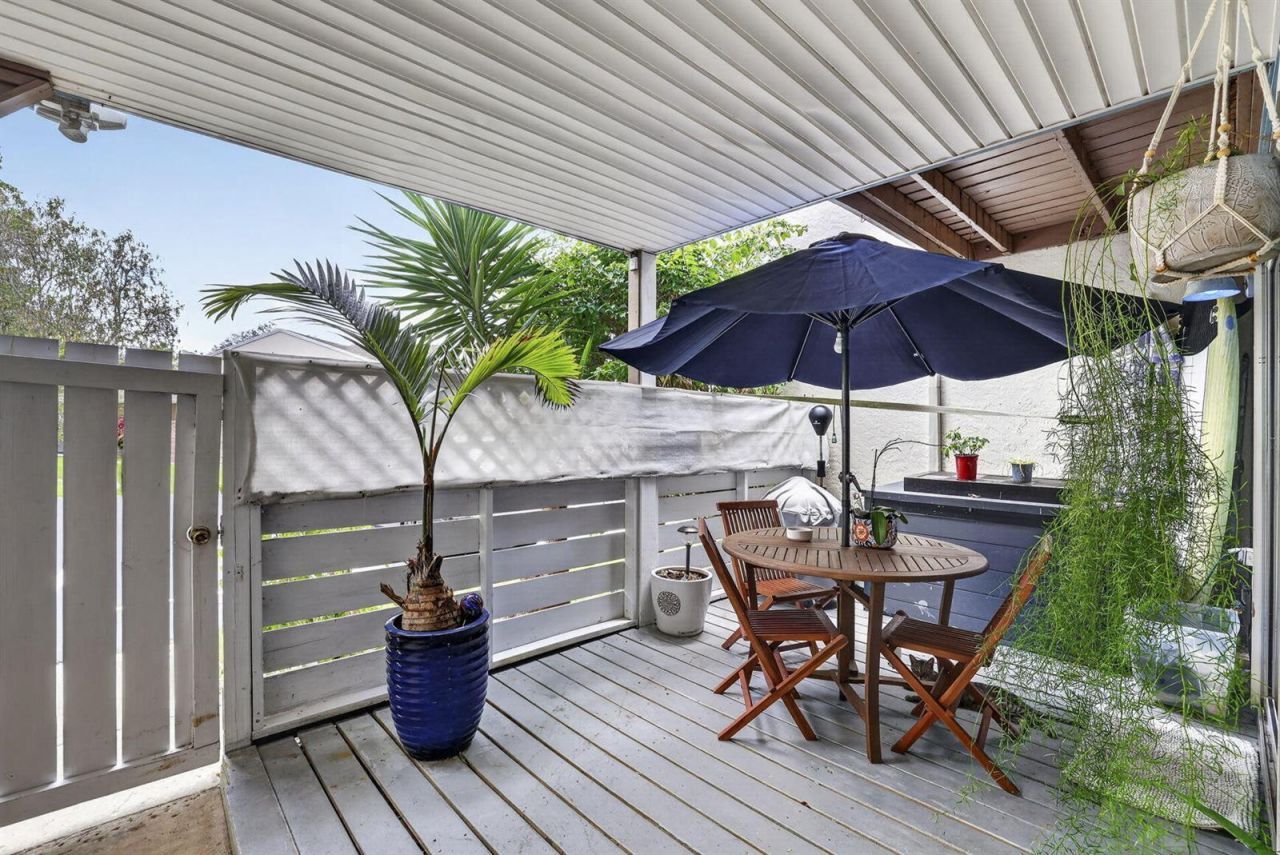 153 W Hemingway Circle W, Margate, FL 33063 Photo
