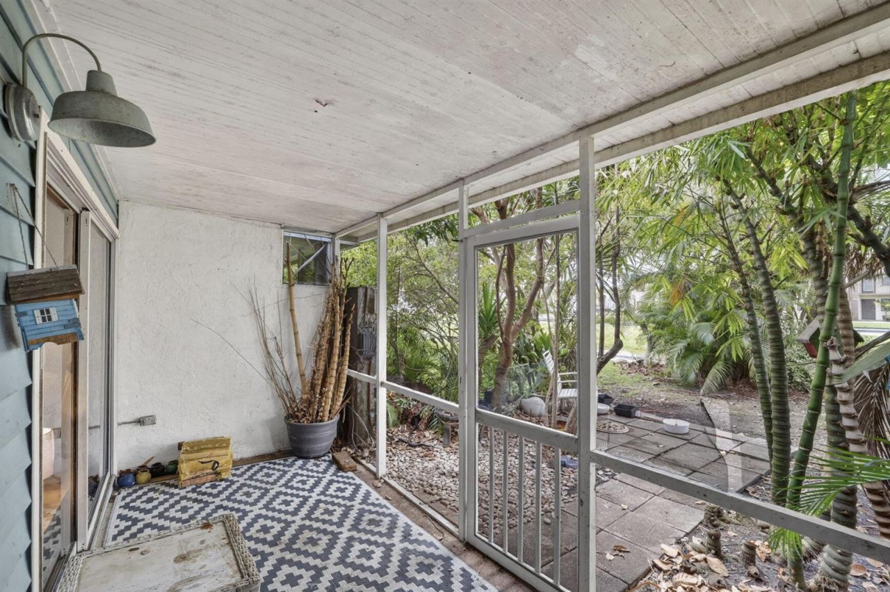 153 W Hemingway Circle W, Margate, FL 33063 Photo