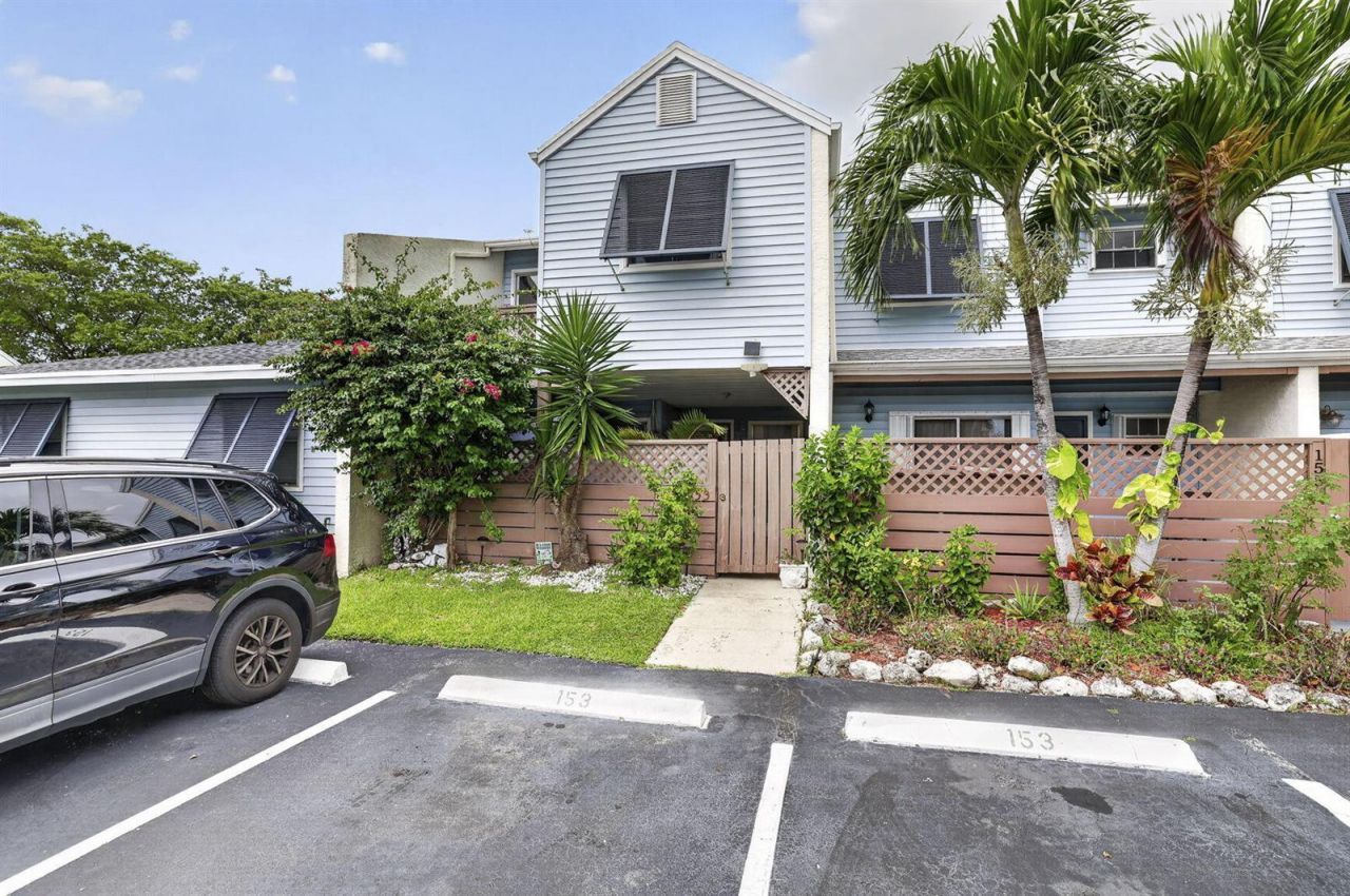 153 W Hemingway Circle W, Margate, FL 33063 Photo