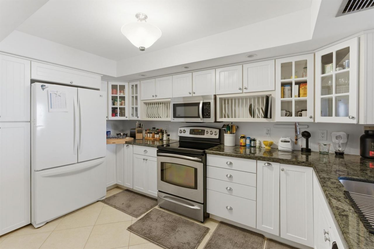 3581 S Ocean Boulevard , Unit Apt 4e, South Palm Beach, FL 33480 Photo