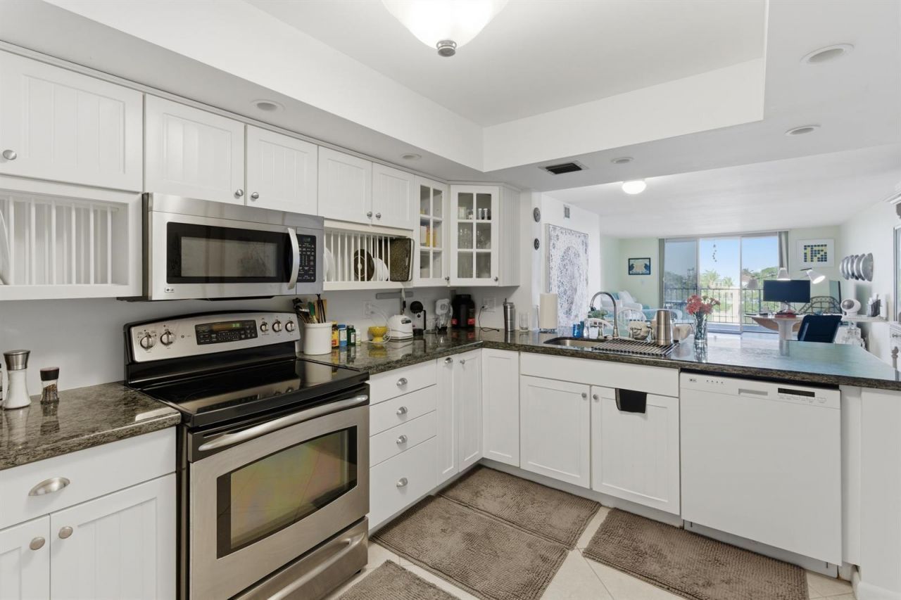 3581 S Ocean Boulevard , Unit Apt 4e, South Palm Beach, FL 33480 Photo