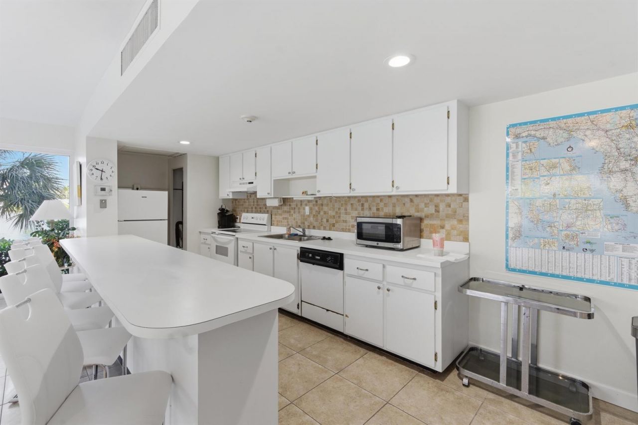 3581 S Ocean Boulevard , Unit Apt 4e, South Palm Beach, FL 33480 Photo