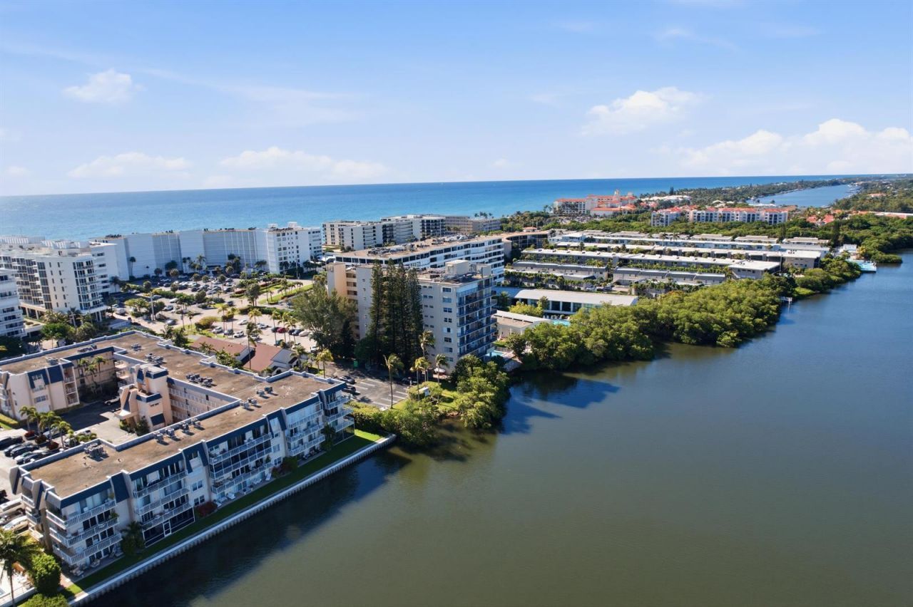 3581 S Ocean Boulevard , Unit Apt 4e, South Palm Beach, FL 33480 Photo