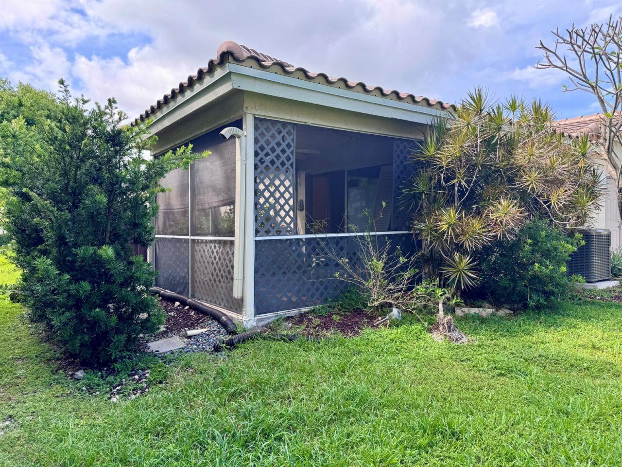 4989 SW 32nd Terrace , Dania Beach, FL 33312 Photo