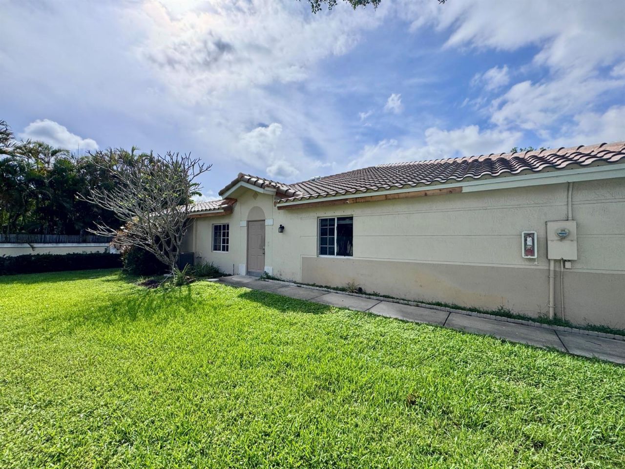 4989 SW 32nd Terrace , Dania Beach, FL 33312 Photo