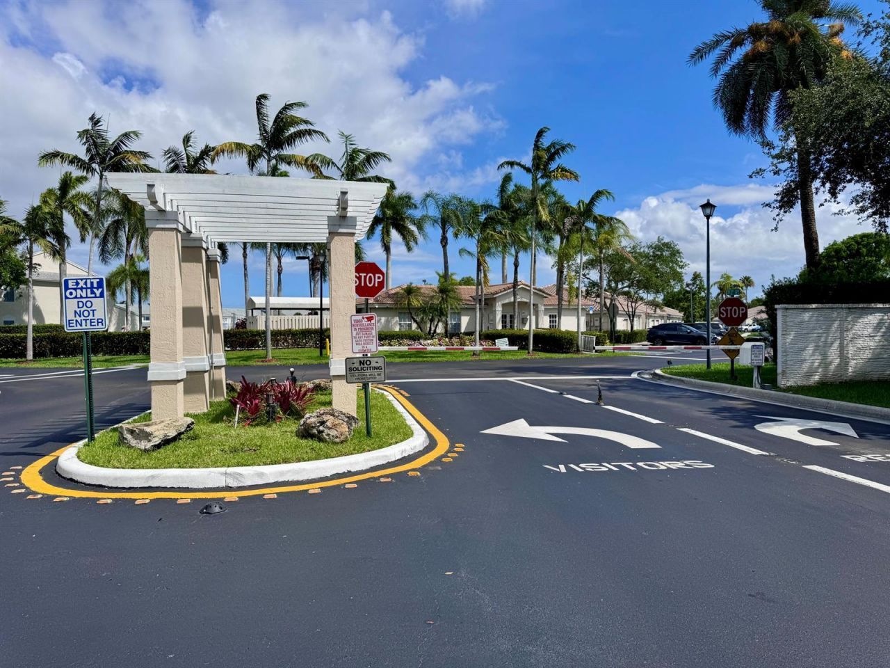 4989 SW 32nd Terrace , Dania Beach, FL 33312 Photo