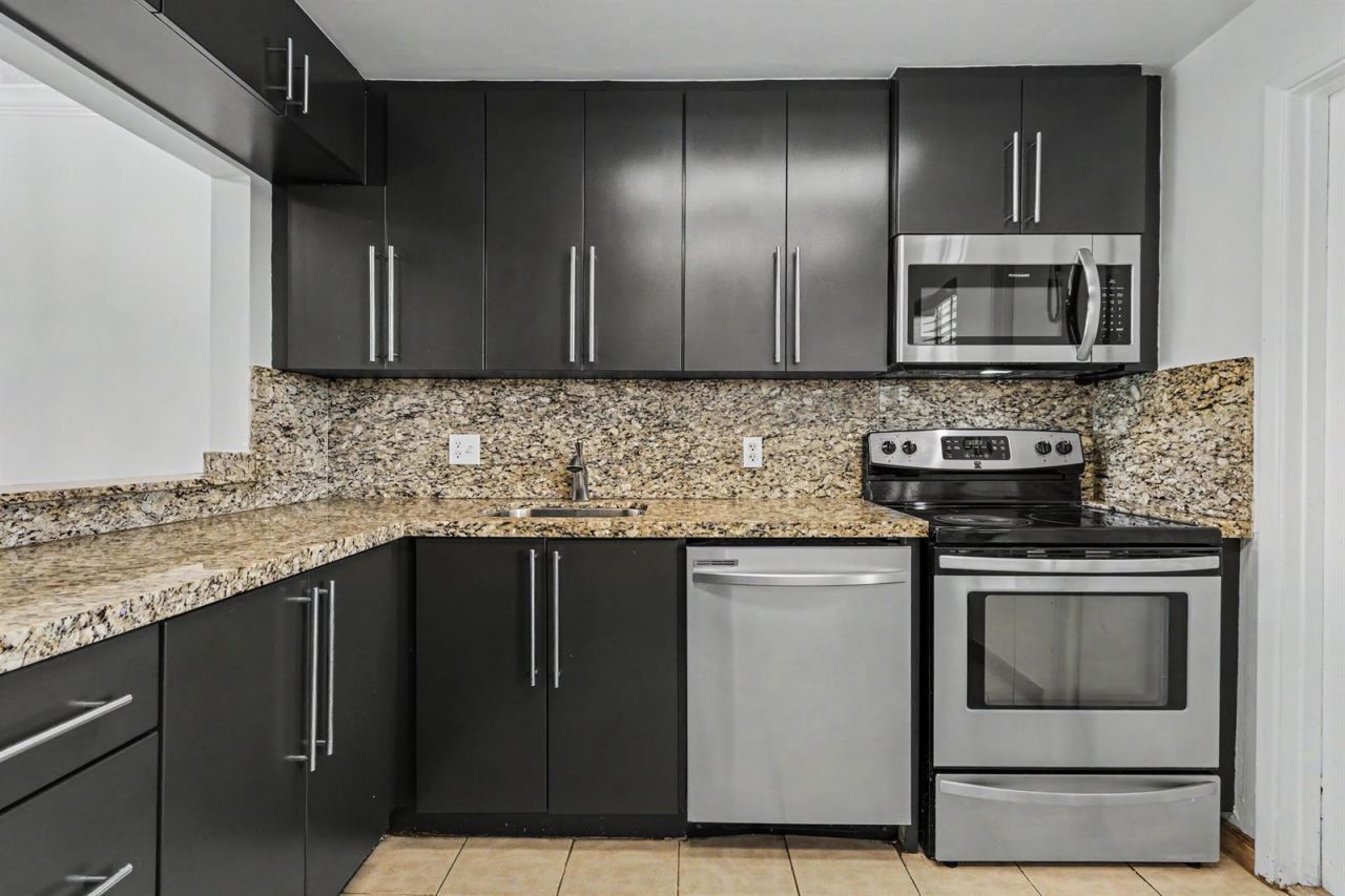 950 Hillcrest Drive , Unit 514, Hollywood, FL 33021 Photo