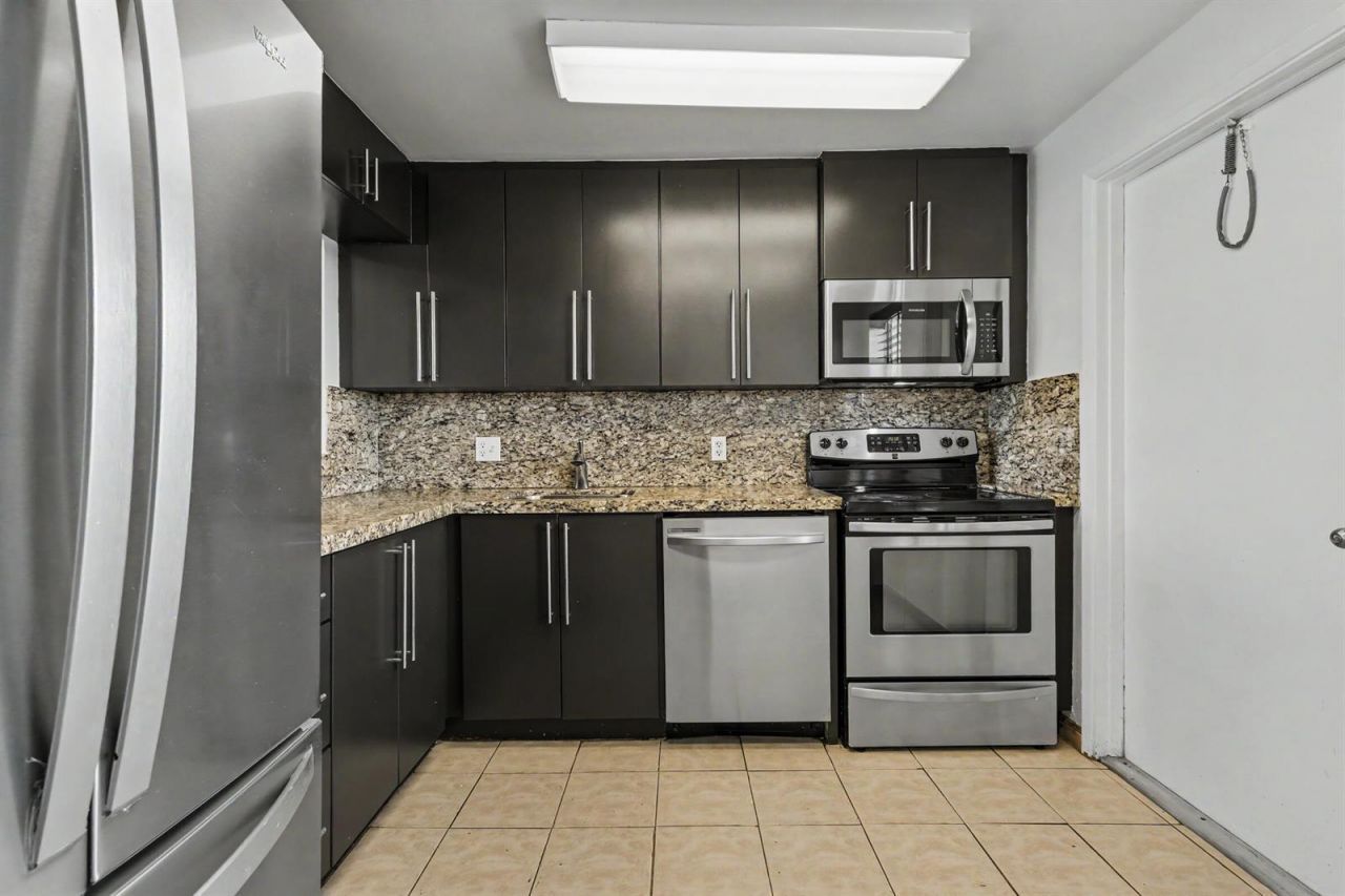 950 Hillcrest Drive , Unit 514, Hollywood, FL 33021 Photo