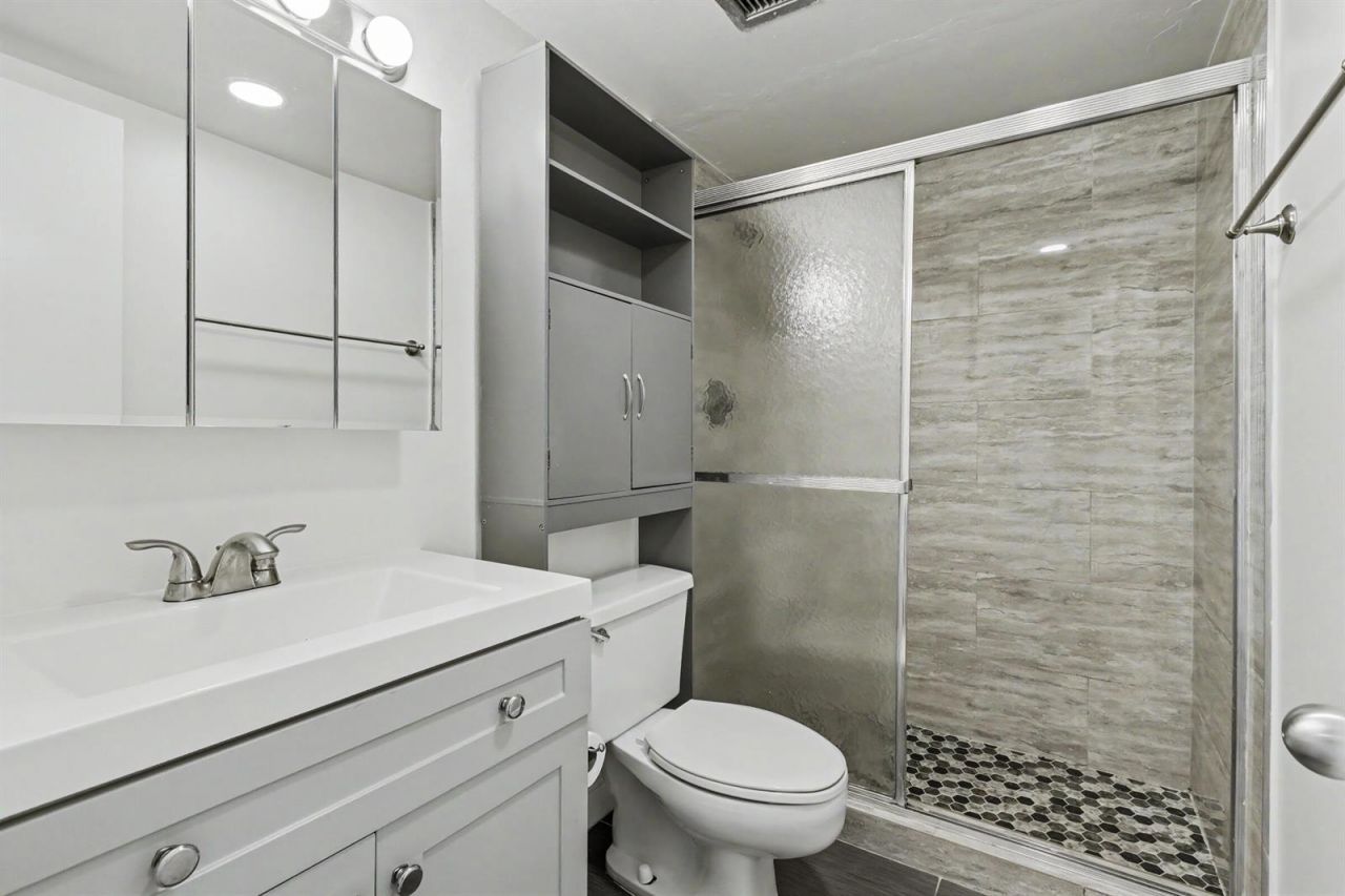 950 Hillcrest Drive , Unit 514, Hollywood, FL 33021 Photo
