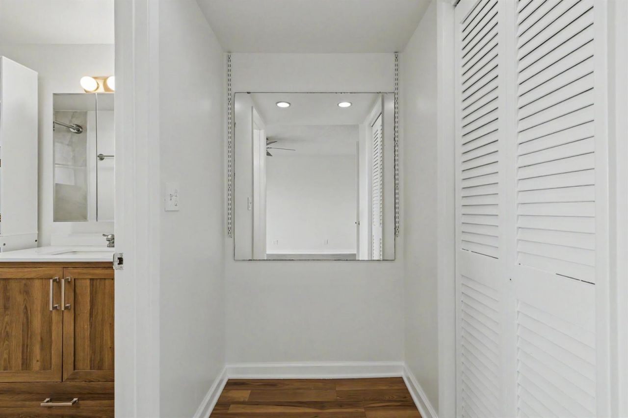 950 Hillcrest Drive , Unit 514, Hollywood, FL 33021 Photo
