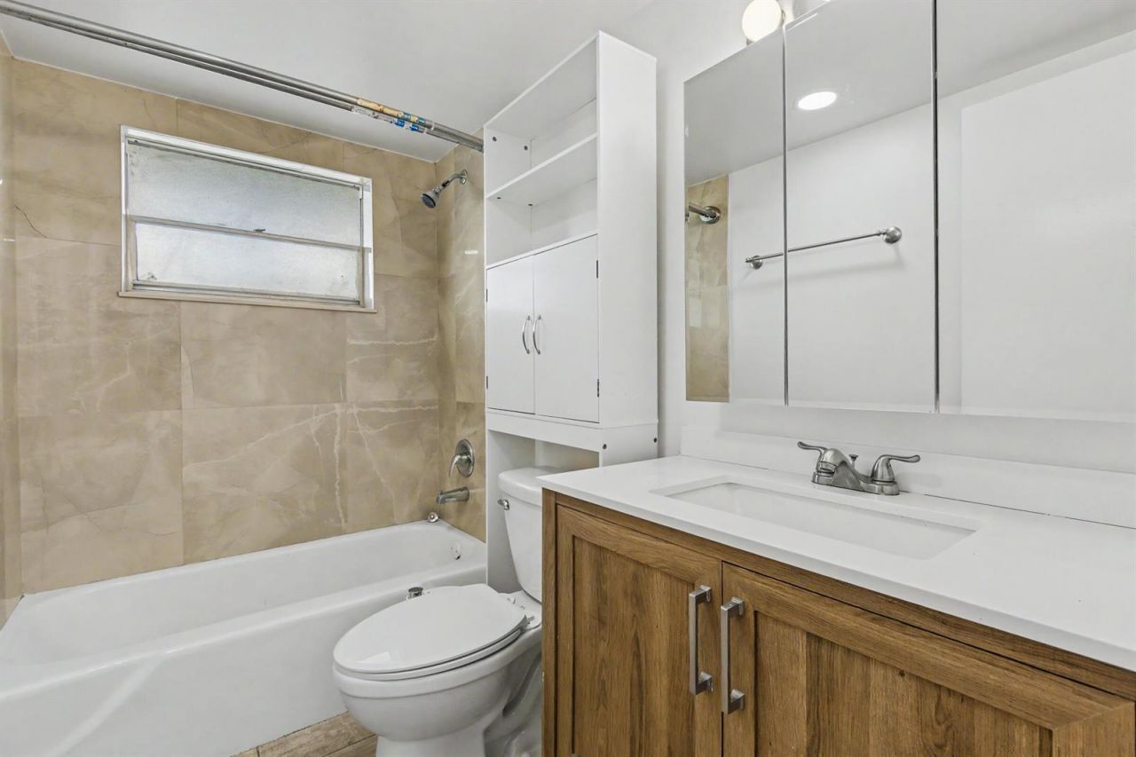 950 Hillcrest Drive , Unit 514, Hollywood, FL 33021 Photo